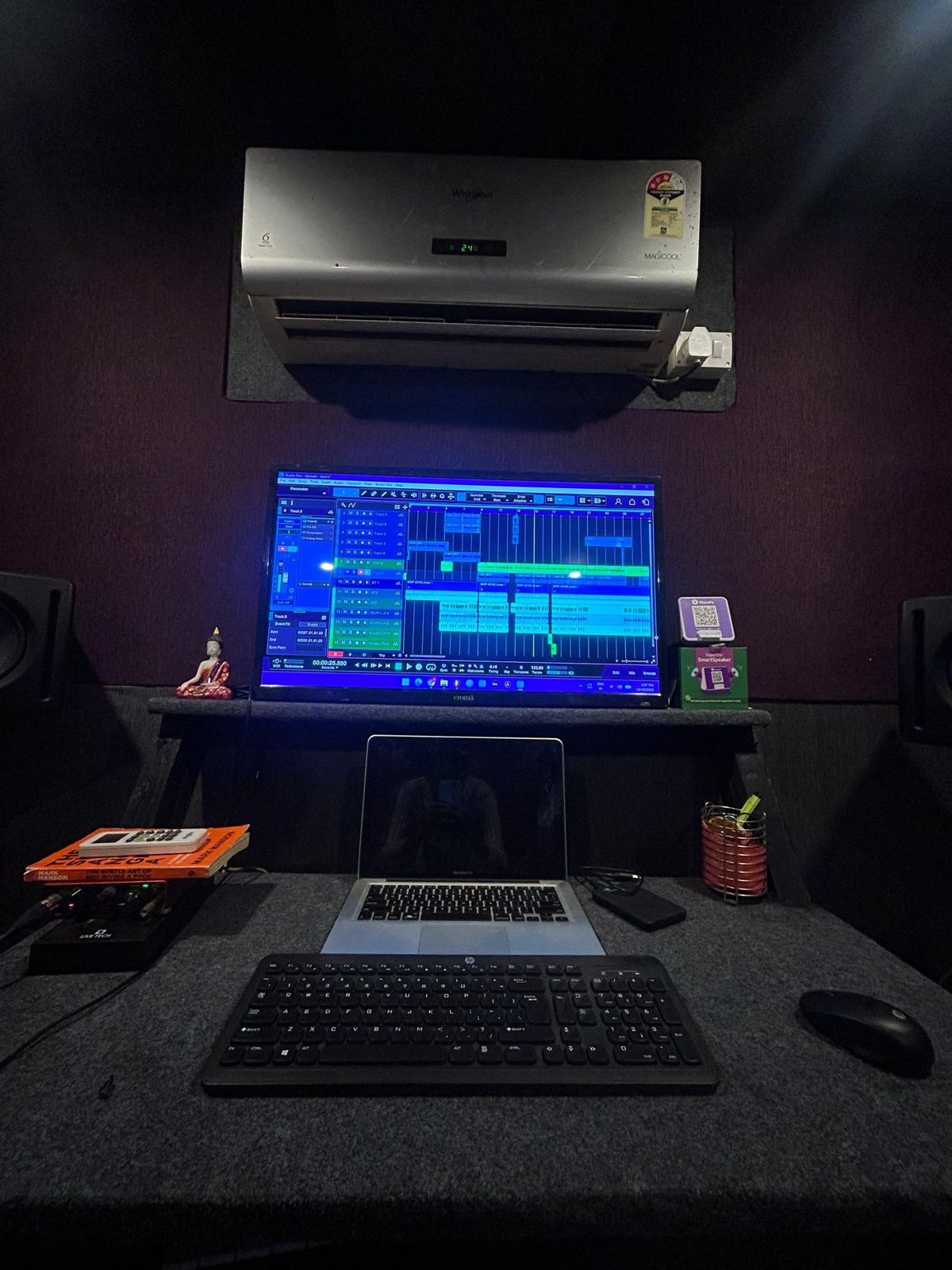 Mixing desk with the session open